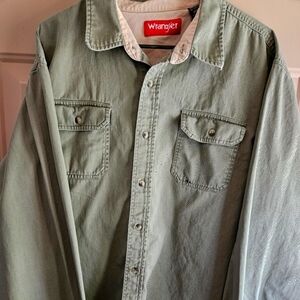 Men's Wrangler long sleeve shirt.